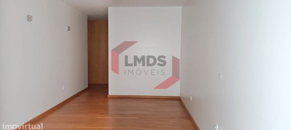 Квартира с 3 спальнями в Матозиньюш, Португалия № 32242 11