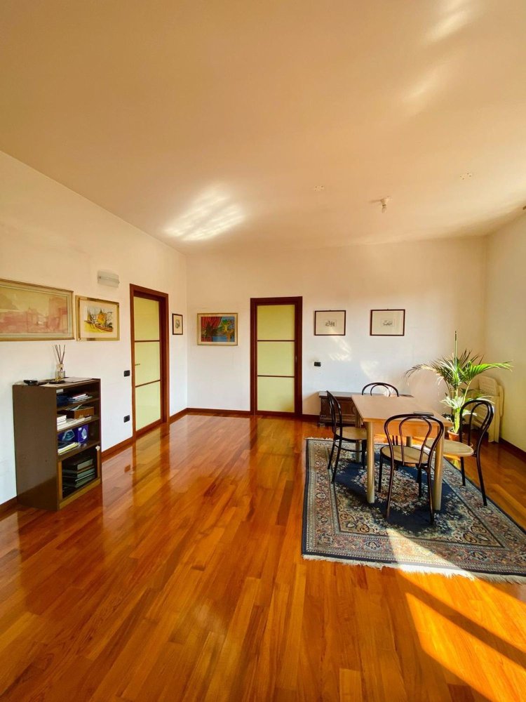 4-salle Appartement à La Spezia, Italy No. 36391