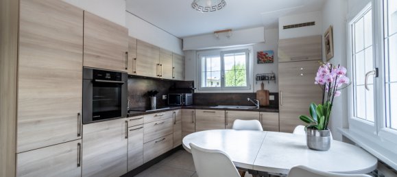 8 bedrooms House in Noville, Switzerland No. 185 4