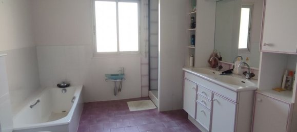 3 bedrooms House in Maine-et-Loire, France No. 340490 8