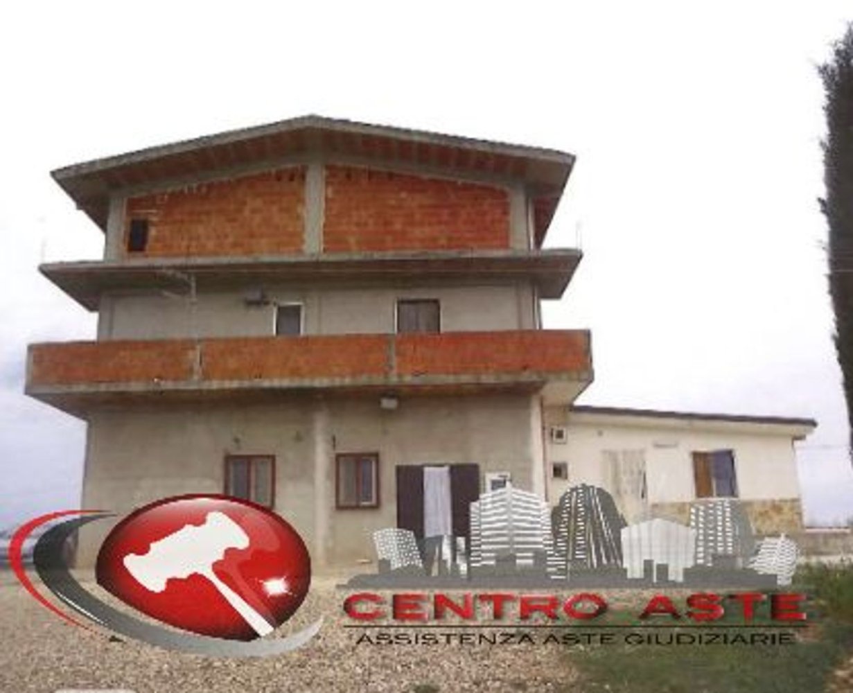 800m² Commercial property in Irsina, Italy No. 292730