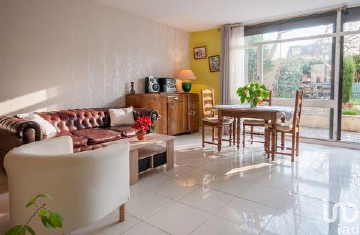 4 bedrooms House in Massy, France No. 28732