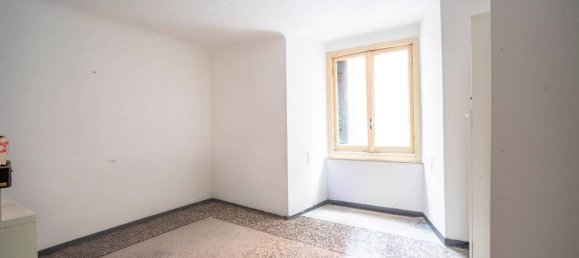 9 rooms Apartment in Genoa, Italy No. 32491 14