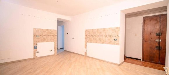 9 rooms Apartment in Genoa, Italy No. 32491 6