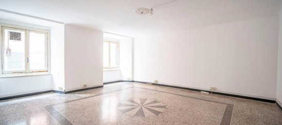9 rooms Apartment in Genoa, Italy No. 32491 3