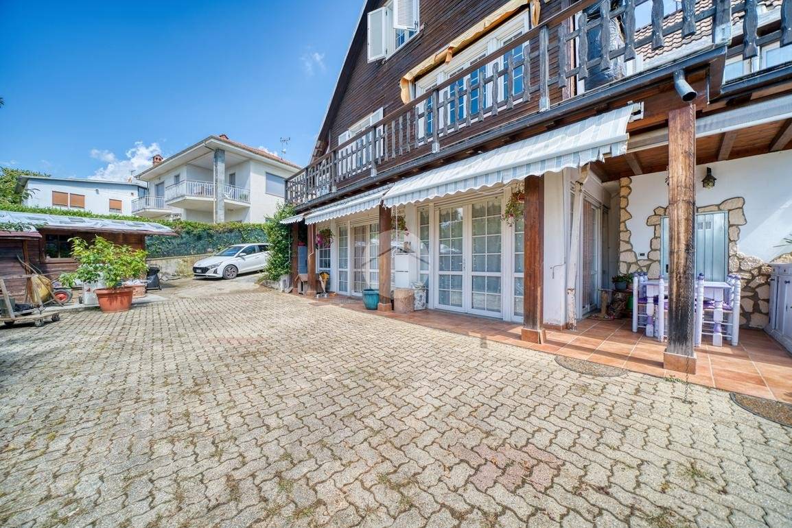 Вилла с 5 спальнями в Джавено, Италия № 318283