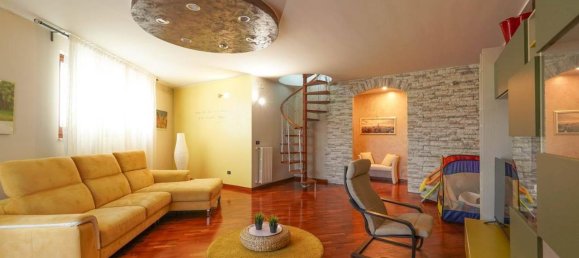 Квартира с 4 комнатами в Пало дель Колле, Италия № 42629 4