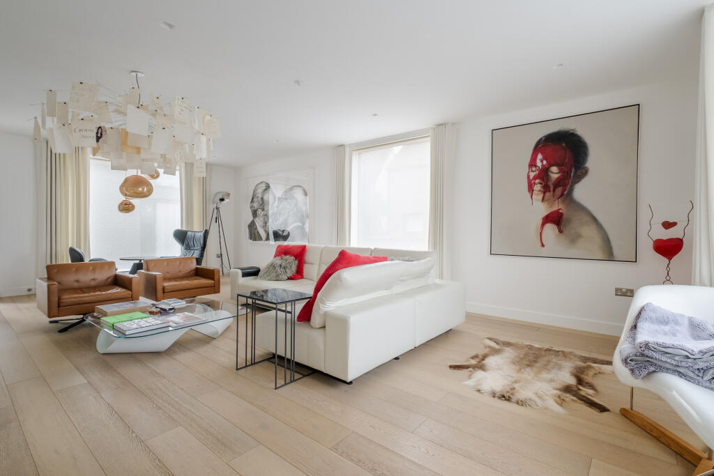 5 bedrooms House in London, United Kingdom No. 14195