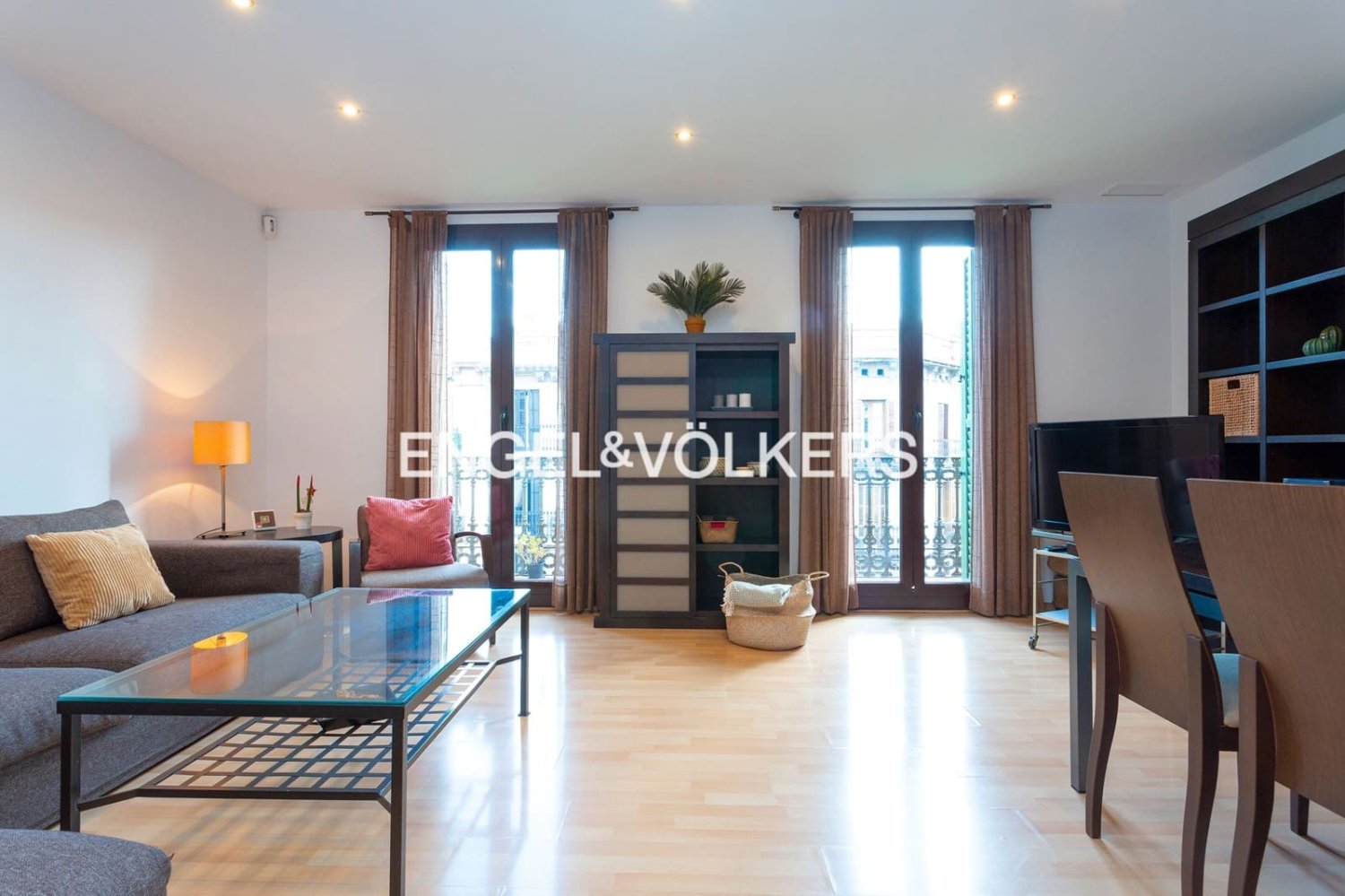 3 bedrooms Apartment in Eixample, Spain No. 246704