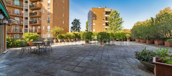 2 bedrooms Apartment in Milan, Italy No. 378668 2