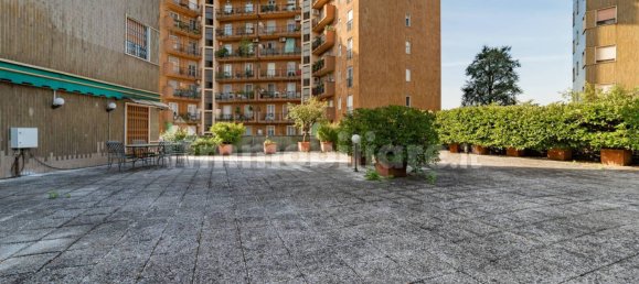 2 bedrooms Apartment in Milan, Italy No. 378668 3