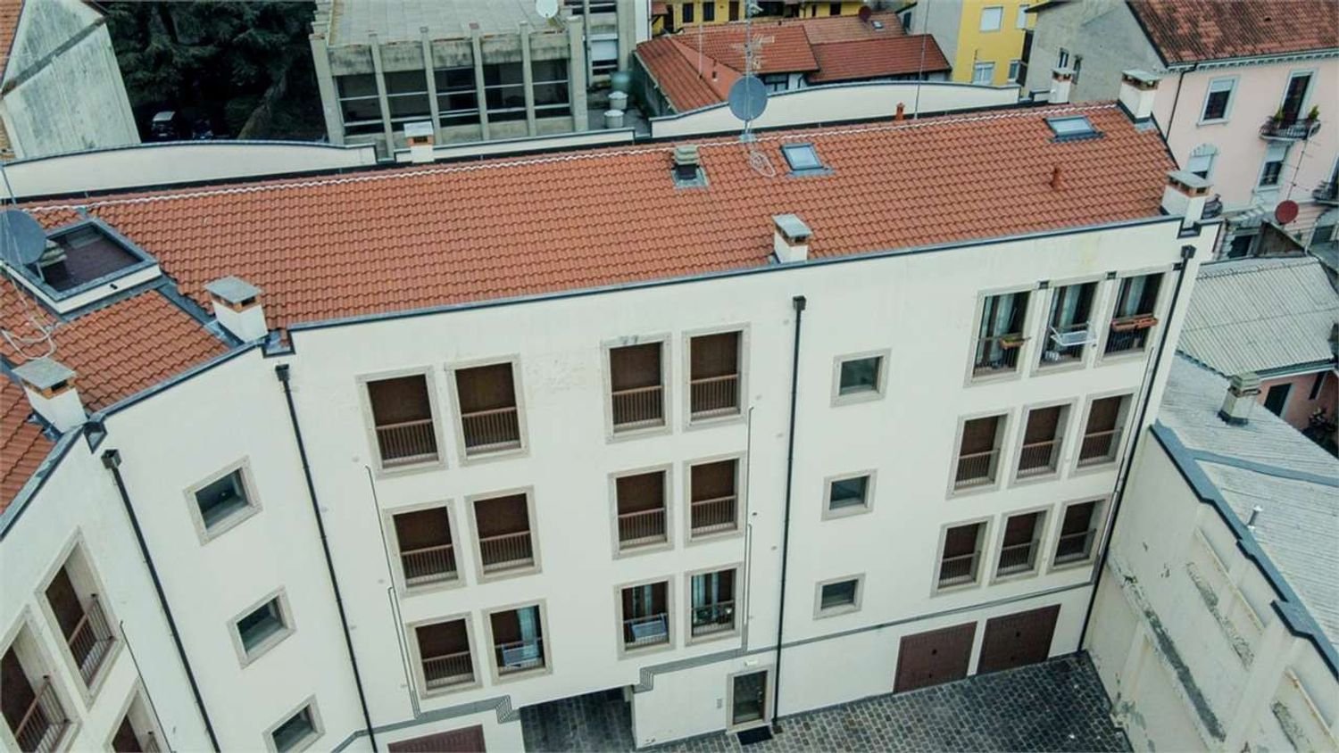 Apartamento de 3 habitaciónes en Cesano Maderno, Italy No. 51400