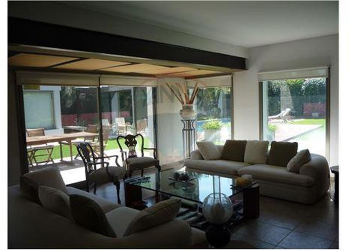 Casa de 3 dormitorios en Escobar, Argentina No. 72503