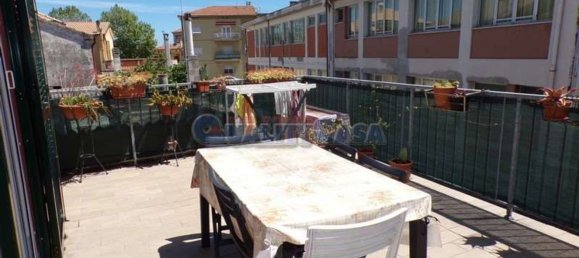 2-salle Appartement à Falconara Marittima, Italy No. 224281 3