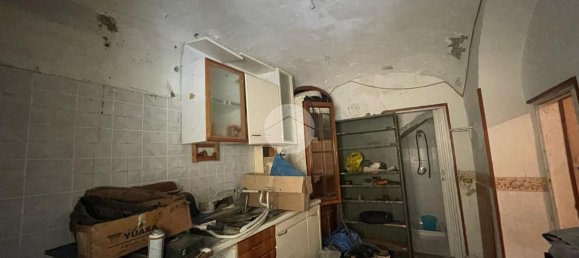 Квартира с 4 комнатами в Торре дель Греко, Италия № 2056 7