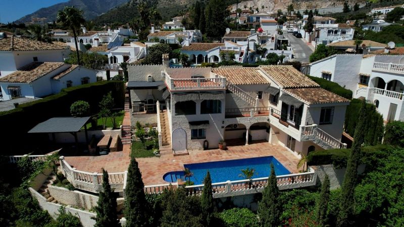 5 bedrooms Villa in Benalmadena, Spain No. 237621