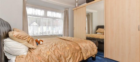 3 bedrooms House in Chingford, United Kingdom No. 4018 3