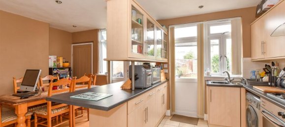 3 bedrooms House in Chingford, United Kingdom No. 4018 2