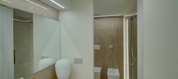 2 rooms Apartment in Turin, Italy No. 37748 2