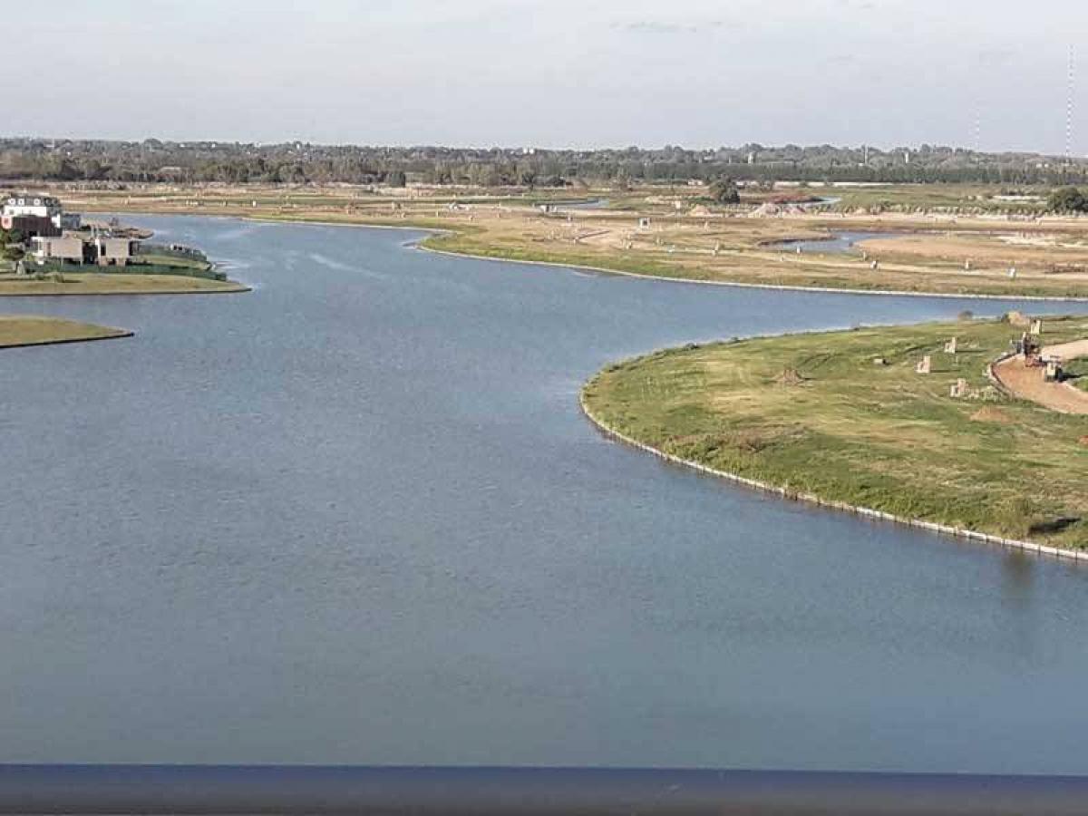 Квартира с 4 спальнями в Тигре, Аргентина № 1325