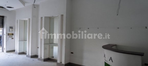 1-salle Propriété commerciale à Naples, Italy No. 256389 4