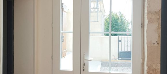 2 bedrooms House in Charente-Maritime, France No. 321049 3