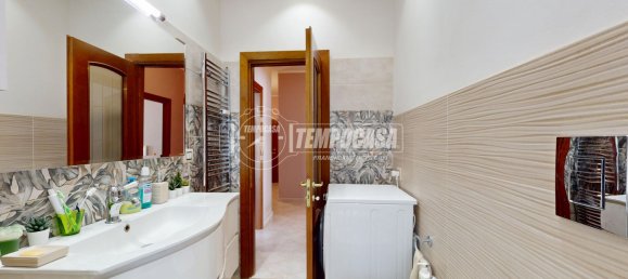3 rooms Apartment in Rivoli, Italy No. 291107 4