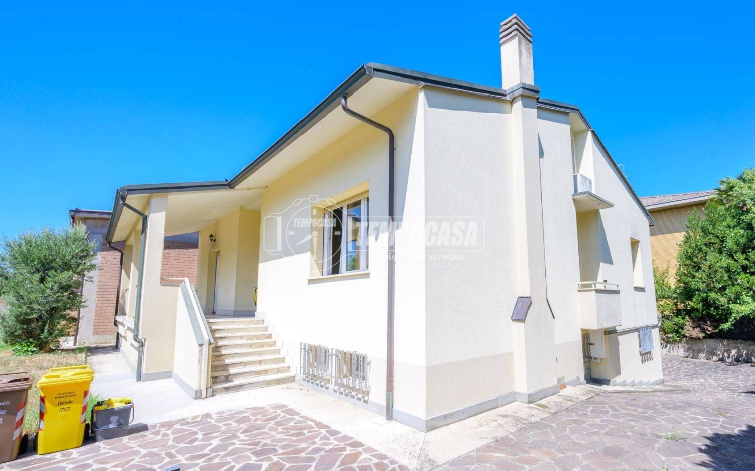 4 bedrooms Villa in Parma, Italy No. 295772