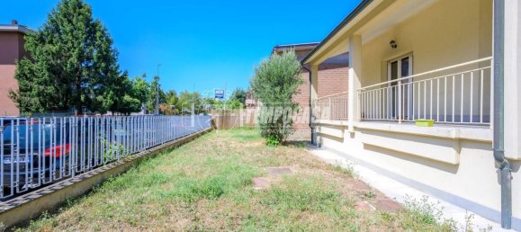 4 bedrooms Villa in Parma, Italy No. 295772 4