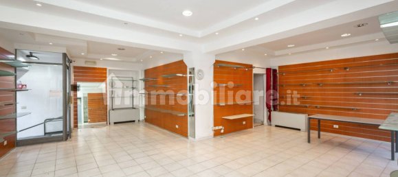 2 rooms Commercial property in Turin, Italy No. 80421 8