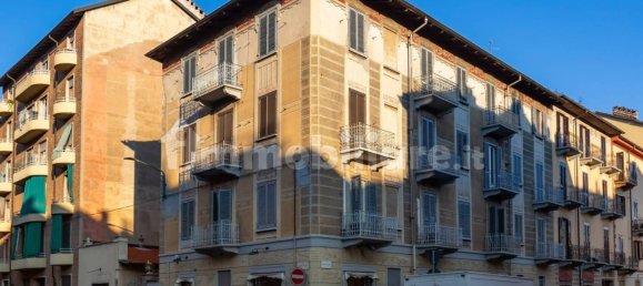 2 rooms Commercial property in Turin, Italy No. 80421 2
