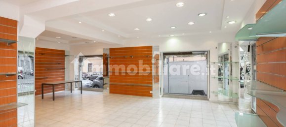 2 rooms Commercial property in Turin, Italy No. 80421 6