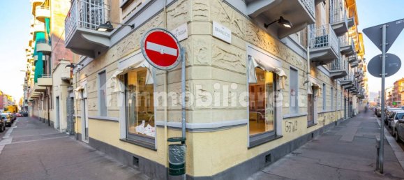 2 rooms Commercial property in Turin, Italy No. 80421 3