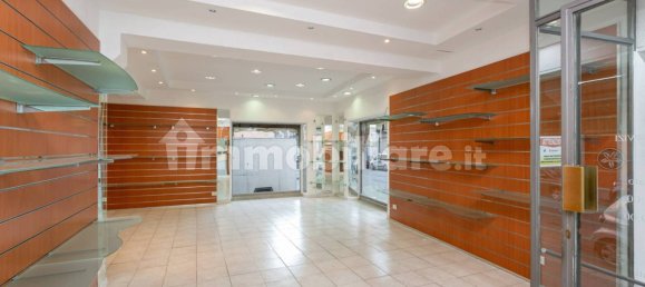 2 rooms Commercial property in Turin, Italy No. 80421 5