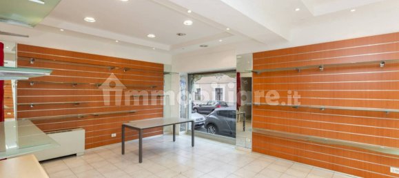 2 rooms Commercial property in Turin, Italy No. 80421 12