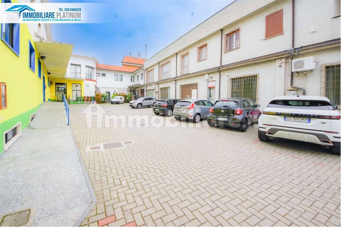 5-Zimmer Büro in Albiate, Italy, Nr. 310957