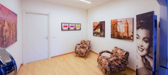 5-Zimmer Büro in Albiate, Italy, Nr. 310957 9