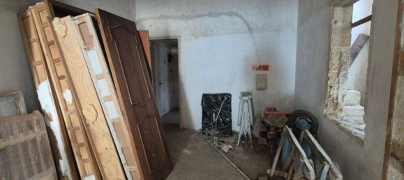 Gewerbliche Immobilie in Aradeo, Italy 110m², Nr. 332310 13