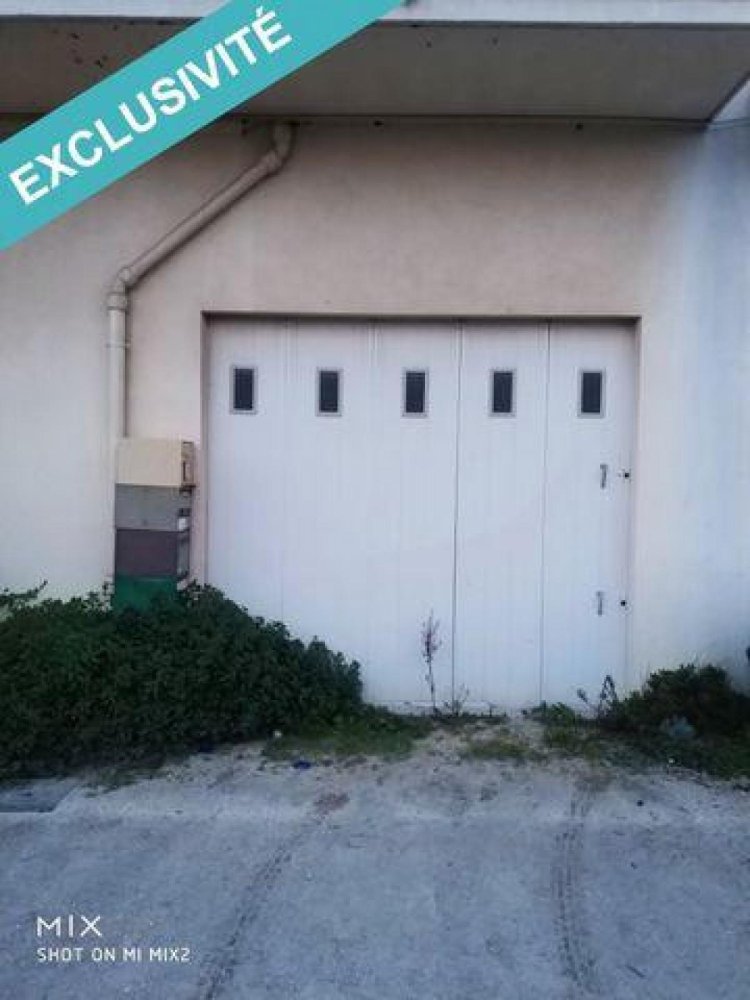 200m² Office in La Crau, France No. 18875