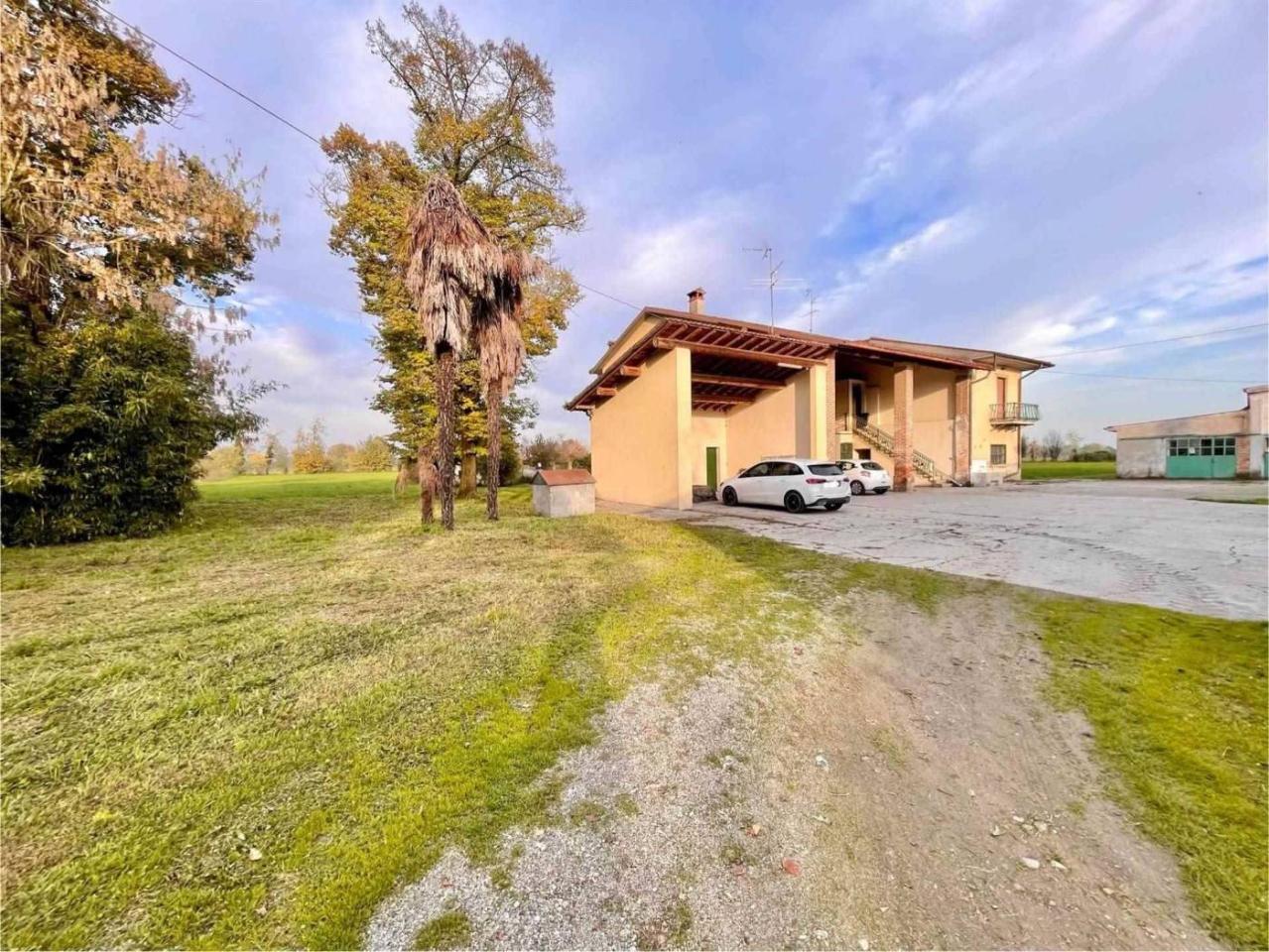 6 rooms House in Leno, Italy No. 169335