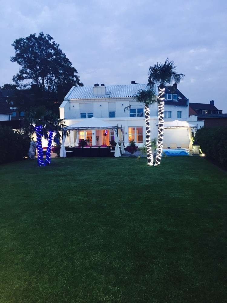 5 bedrooms Villa in Dusseldorf, Germany No. 88837