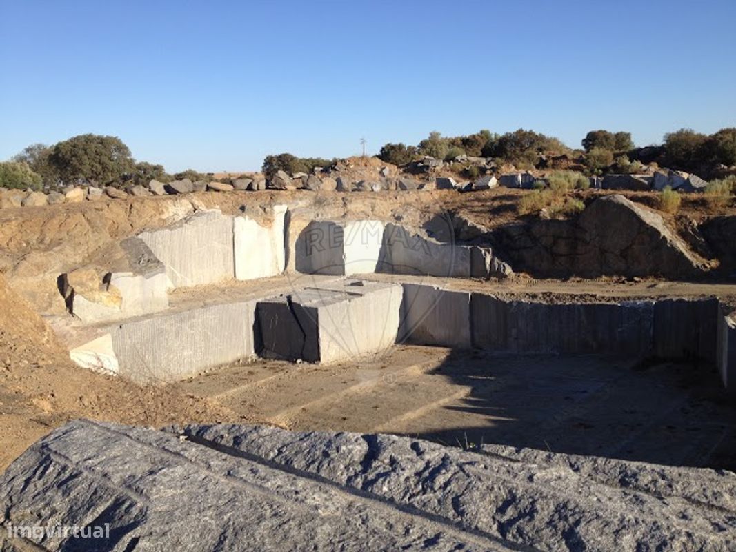 Земельный участок 100000м² в Элваш, Португалия № 90134