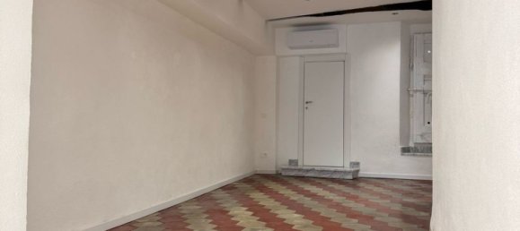 68m² Commercial property in Carrara, Italy No. 314059 4