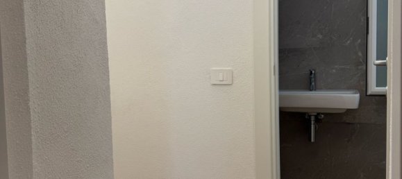 68m² Commercial property in Carrara, Italy No. 314059 11