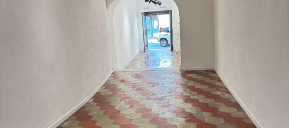68m² Commercial property in Carrara, Italy No. 314059 6