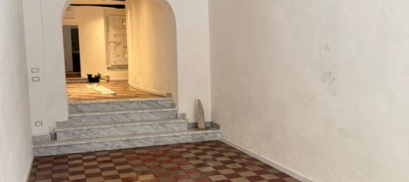 68m² Commercial property in Carrara, Italy No. 314059 10