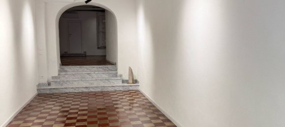 68m² Commercial property in Carrara, Italy No. 314059 2