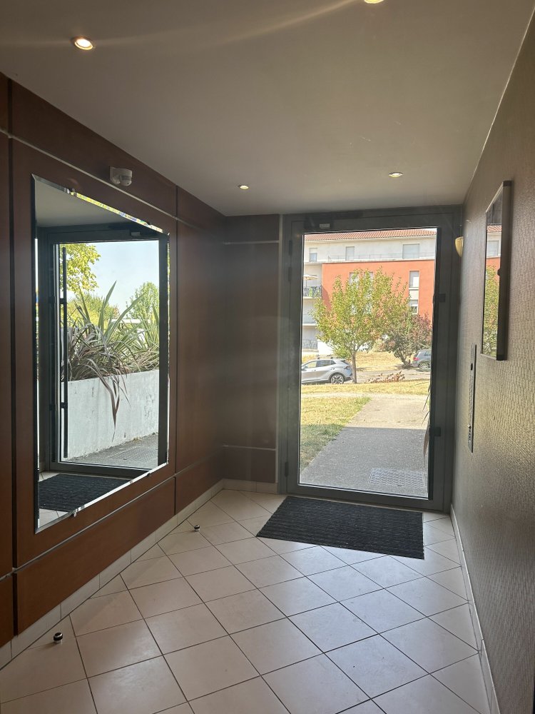 Apartamento de 2 dormitorios en Montrabe, France No. 353809