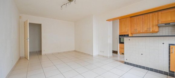 Apartamento de 2 dormitorios en Villeneuve-le-Roi, France No. 165300 3