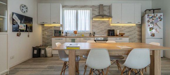 5 rooms Duplex in Vicenza, Italy No. 54712 3